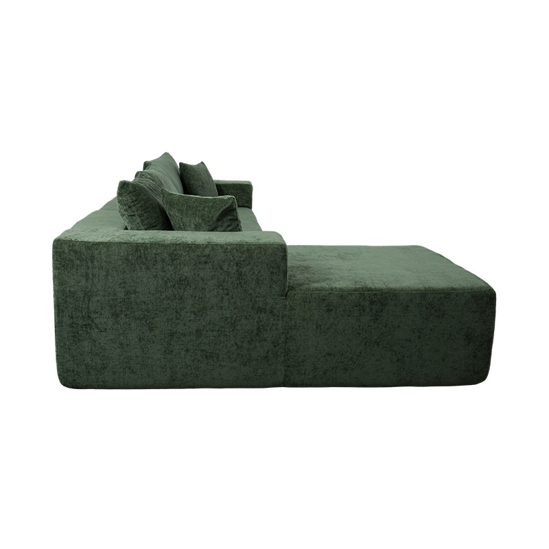 Sofá modular de canto em formato de L em veludo verde esmeralda com várias almofadas Sofá modular de canto em formato de L em veludo verde esmeralda com várias almofadas